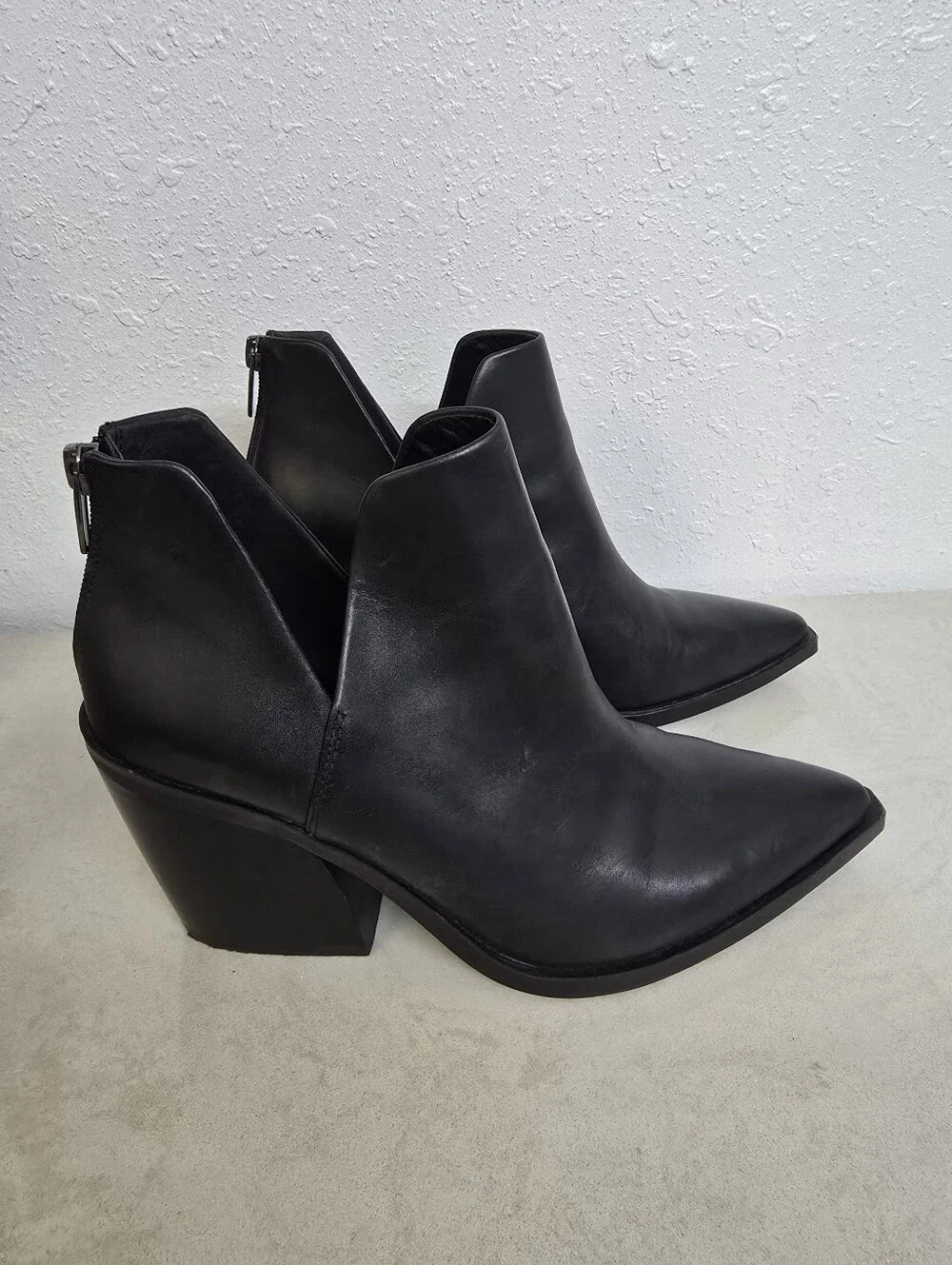 Vince Camuto Gigietta Black Leather Pointed Toe Booties Size 9.5